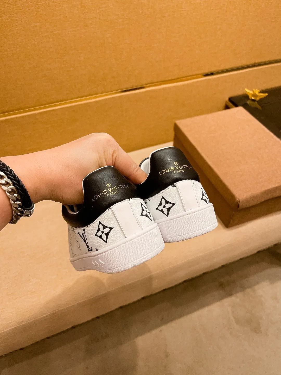 Men's shoes 💰 380💰🔥【LV】🔥 Louis Vuitton, high-end men's shoes brand, official website 1:1 latest masterpiece: the upper is made of Italian imported first-layer cowhide with a comfortable and breathable lining➕original non-slip and wear-resistant outsole🔥, making walking more convenient and comfortable! An exclusive new model, a stunning work, a beautiful 1:1 replica [color] compared to the official quality! Create a fashionable personality to set off your uniqueness! A must-have for trendy men! Classic🔥Size: 38-44 Color: 🔥Multiple colors available🔥